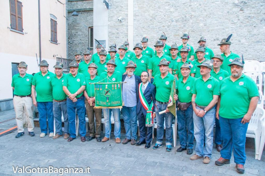 Foto del gruppo alpini di Borgotaro, realizzata in occasione dell’assegnazione dell’attestato di merito da parte del Sindaco di Borgo Val di Taro Diego Dott. Rossi.